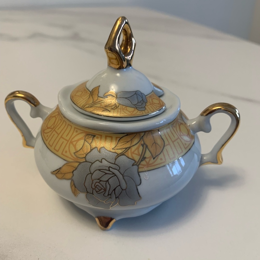 Vintage Lidded Yamasen Gold Collection Percelain Sugar Bowl w/24 ct gold plating